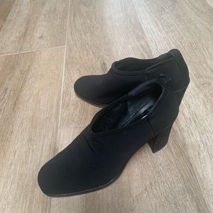 Donald Pliner Black stretch “shoe boots”